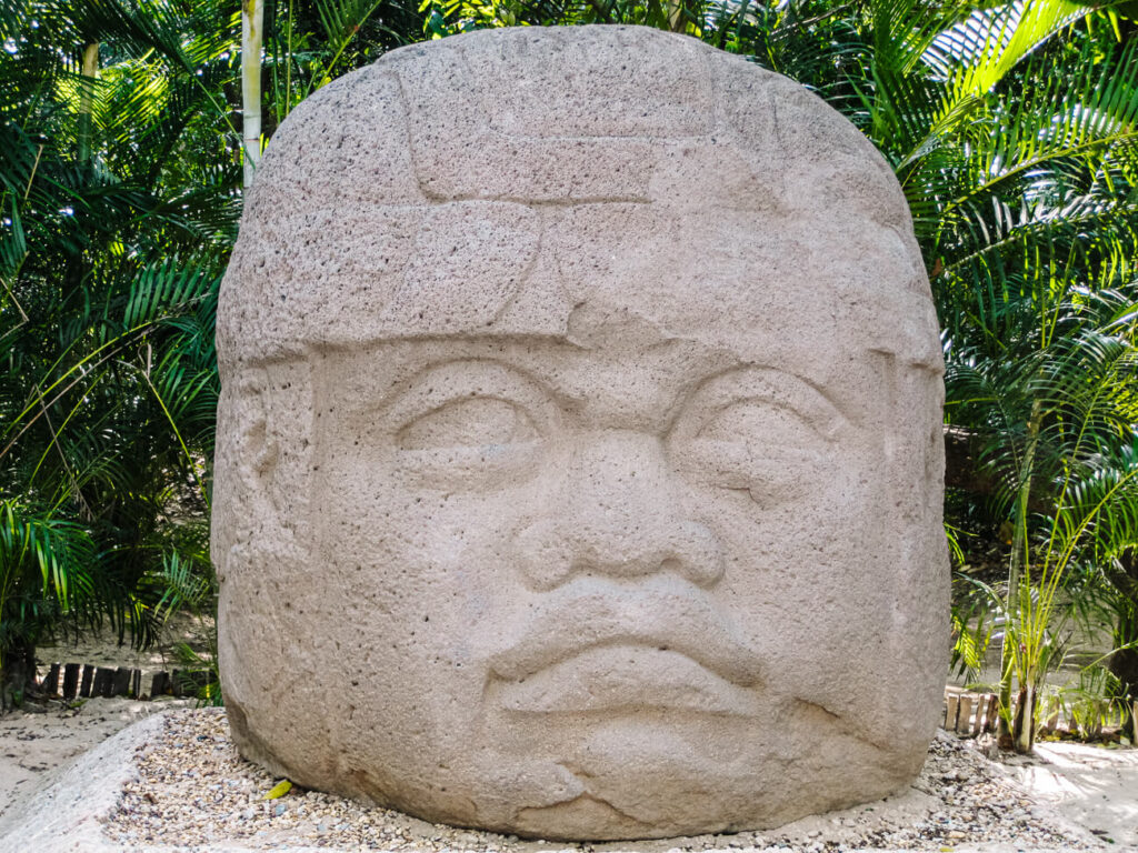 La Venta, beelden en ruïnes van de Olmeken cultuur in Mexico.