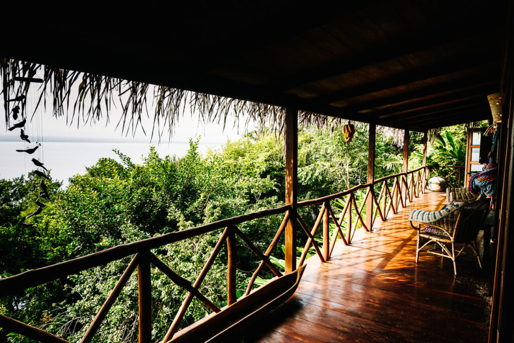 balkon van junglelodge bij La Lancha