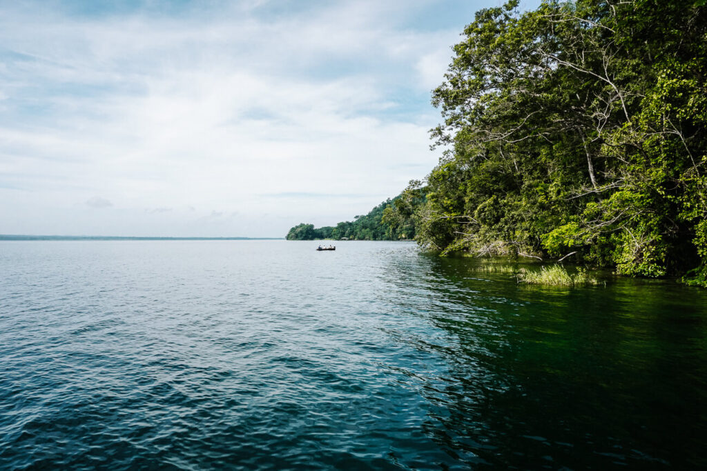 uitzicht op het lago peten itza