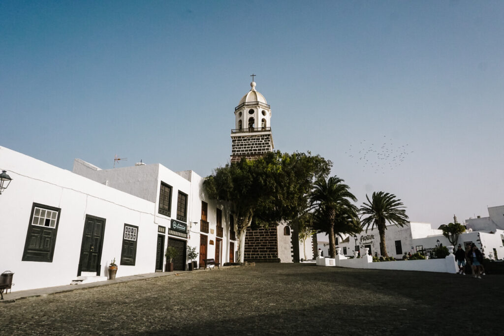 de kerk van Teguise op Lanzarote. Teguise is de voormalige hoofdstad van Lanzarote en een van de oudste stadjes van het eiland.