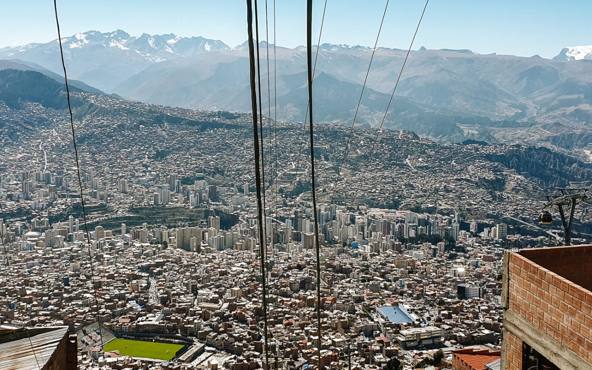 The yellow line (línea amarilla) offers the best views of La Paz and surroundings, starting at the Chuqi Apu, del Libertador station, bringing you up the mountain to the final station, called Qhana Pata. 