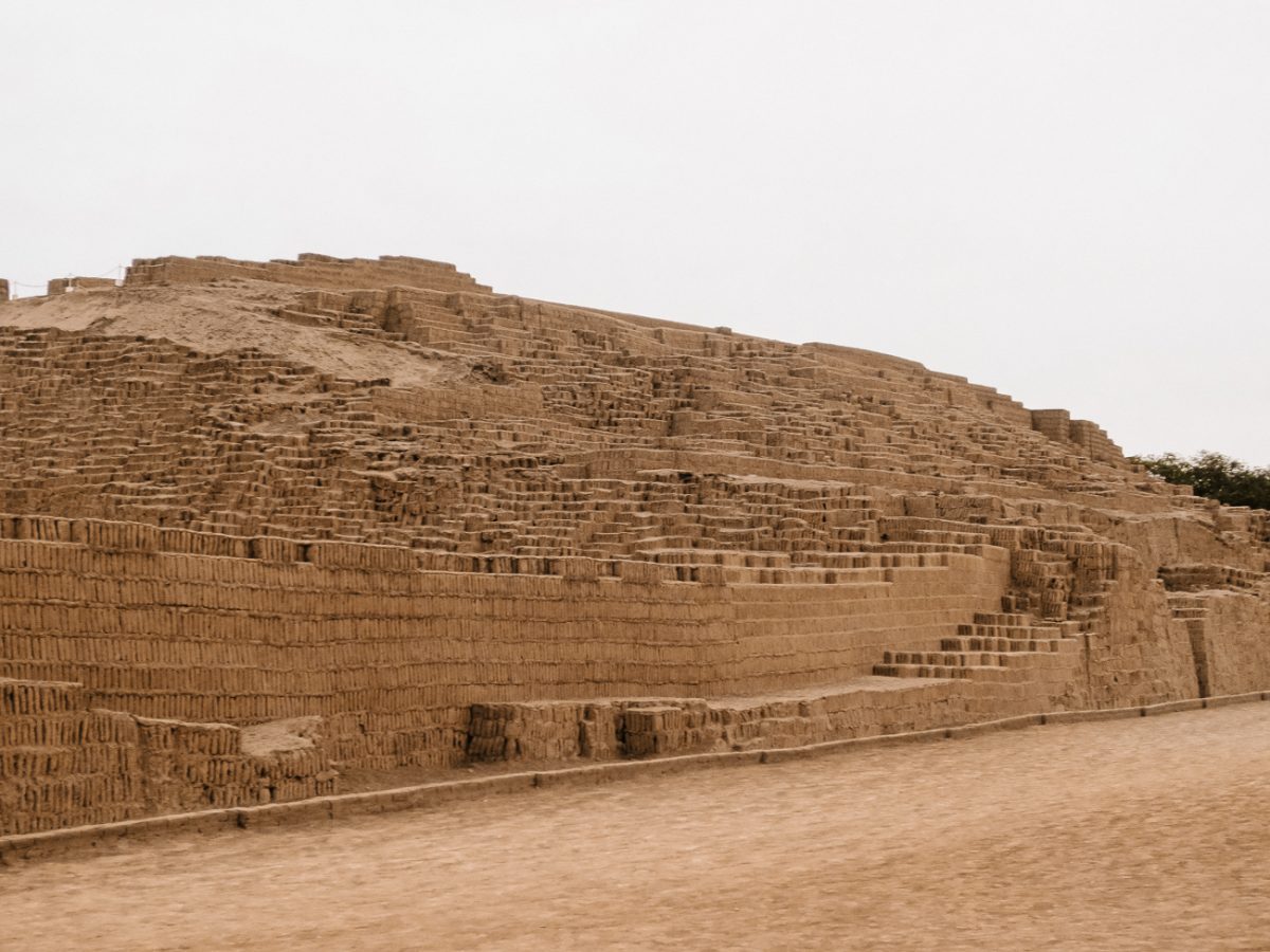 Huaca Pucllana is een oud ceremonieel centrum, gebouwd rond 500 na Christus en een van de archeologische bezienswaardigheden in Lima Peru.