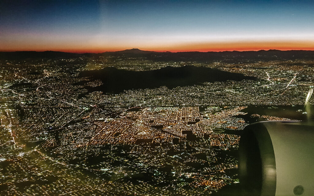 Uitzicht vanuit het vliegtuig over Mexico-Stad.