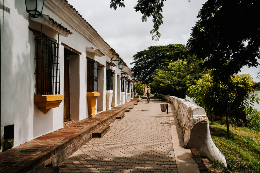 Comedor costeno mompos colombia