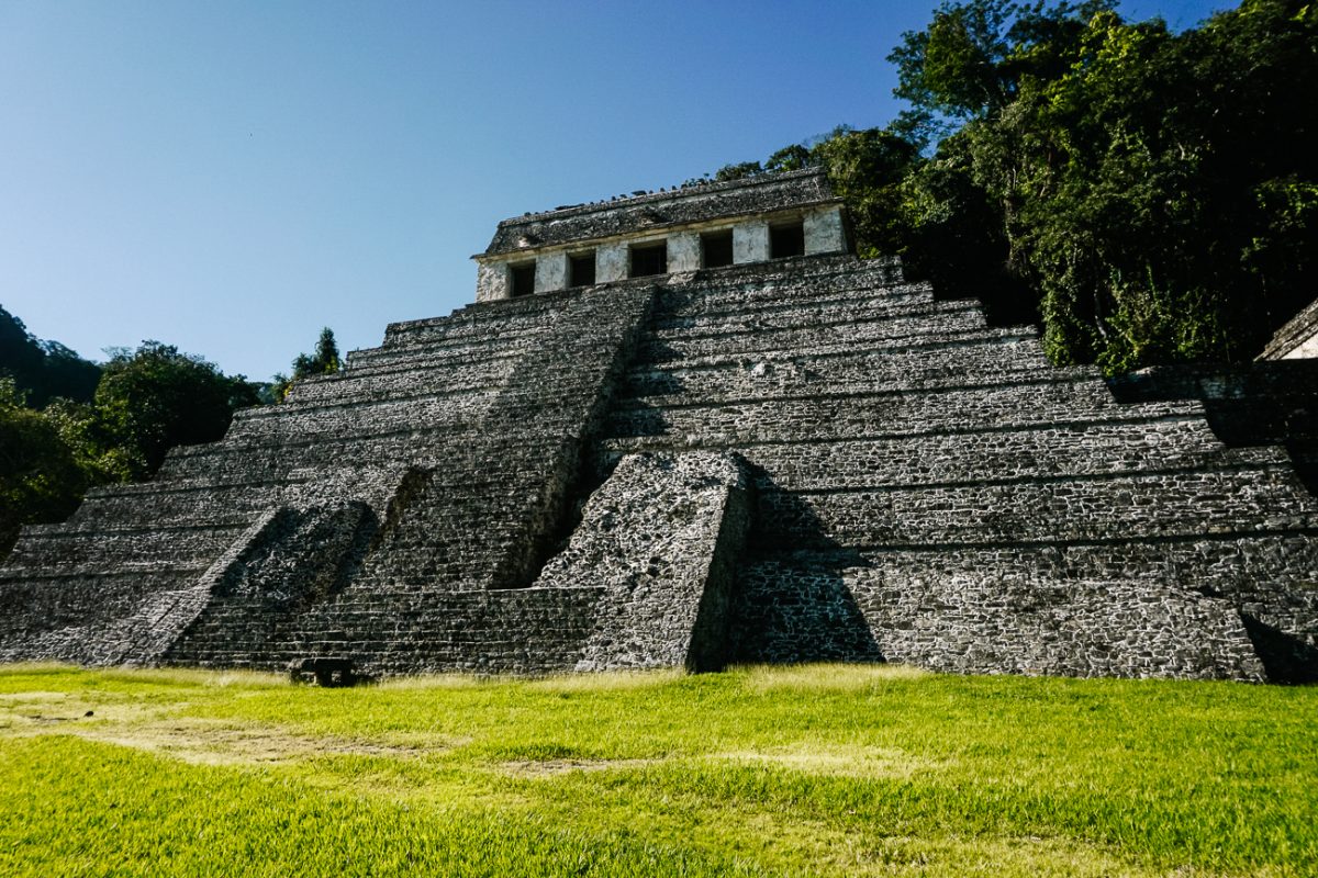 Palenque is een van de archeologische hoogtepunten in Mexico vanwege haar ligging in de jungle.