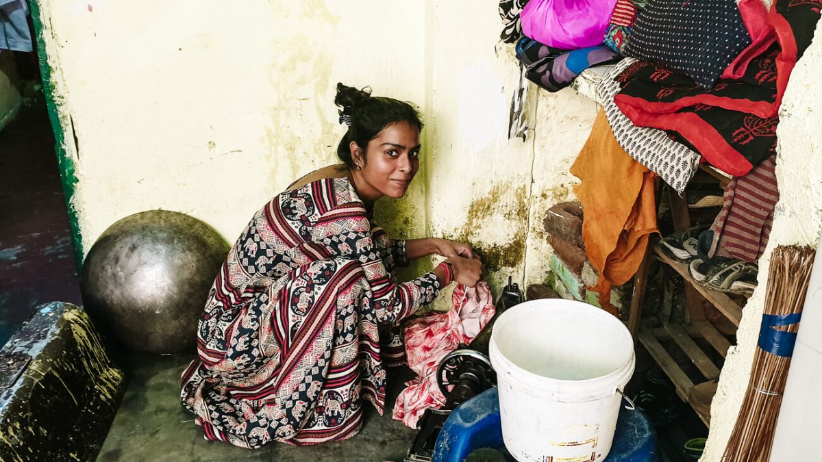 Tijdens een Sanjay Colony Delhi Slum tour maak je kennis met de lokale bewoners.