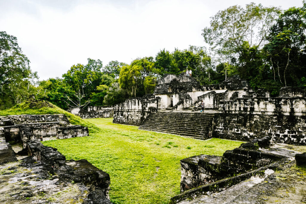 acropolis ruines tikal