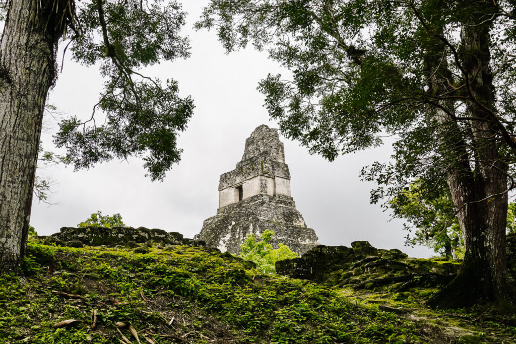 piramide in tikal National Park