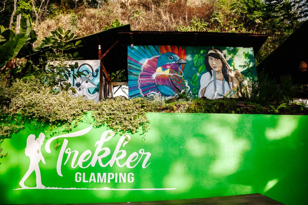 bord met Trekker Glamping Minca Colombia