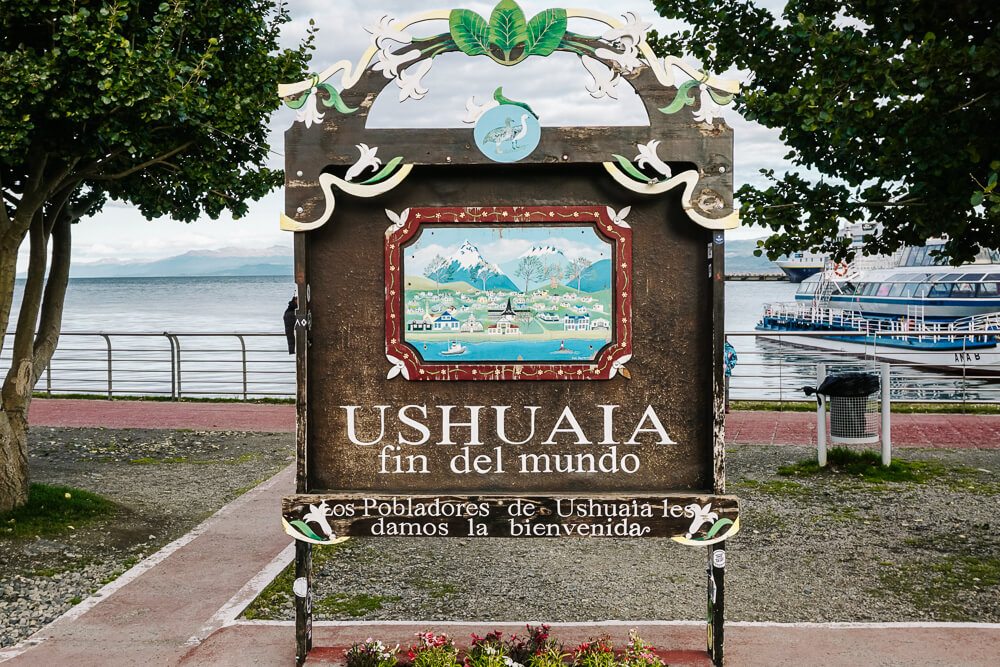 Einde van de wereld bord, een van de bezienswaardigheden in Ushuaia Argentina.